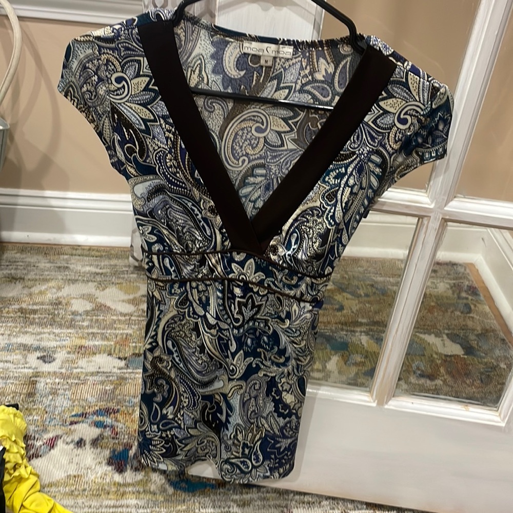 Multi colored short sleeved v neck blouse from Moa Moa.